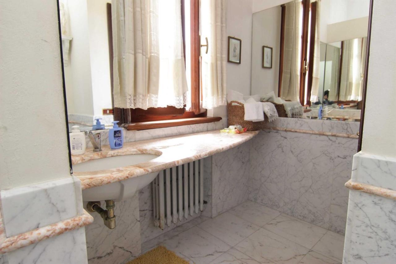L'Arrocco Bed And Breakfast Марина-ді-Каррара Екстер'єр фото